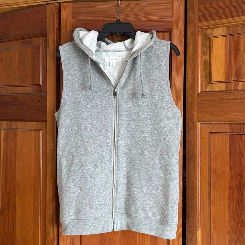 Women’s Sleeveless zip up hooded sweatshirt